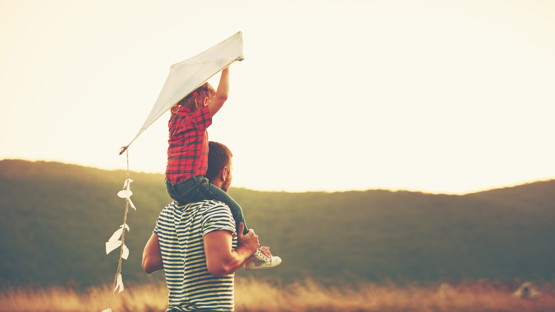 father-daughter-kite