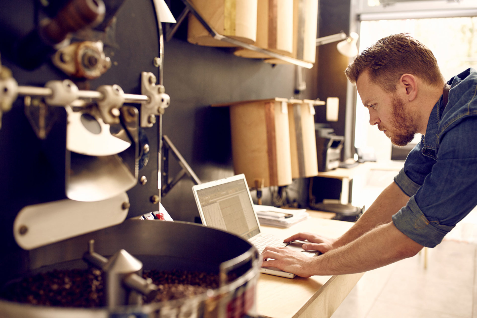 man-working-in-coffee-shop